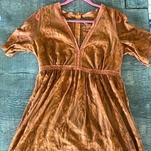 Beautiful pumpkin colored dress!